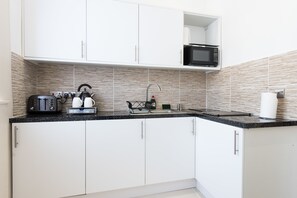 Junior Suite | Private kitchen | Fridge, microwave, stovetop, coffee/tea maker