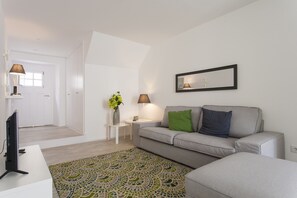 Apartment, 2 Bedrooms, Terrace | 2 bedrooms, in-room safe, desk, blackout drapes - 2BLocal Castelo Picão Apartments (Lisbon)