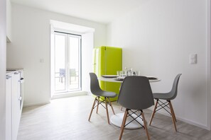 Apartment, 2 Bedrooms, Terrace | In-room dining