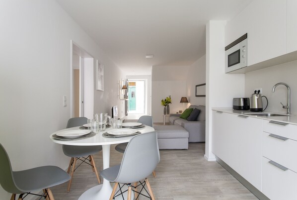 Apartment, 2 Bedrooms, Terrace | In-room dining