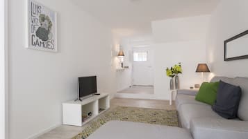 Appartement, 2 slaapkamers, terras | 2 slaapkamers, een kluis op de kamer, een bureau