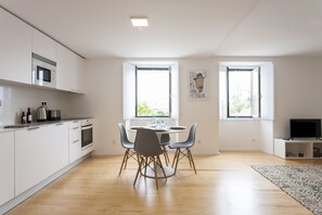 Apartment, 2 Bedrooms, City View | In-room dining