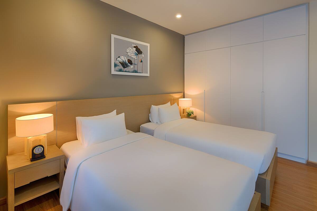1 chambre, coffre-fort, bureau, rideaux d’obscurcissement
