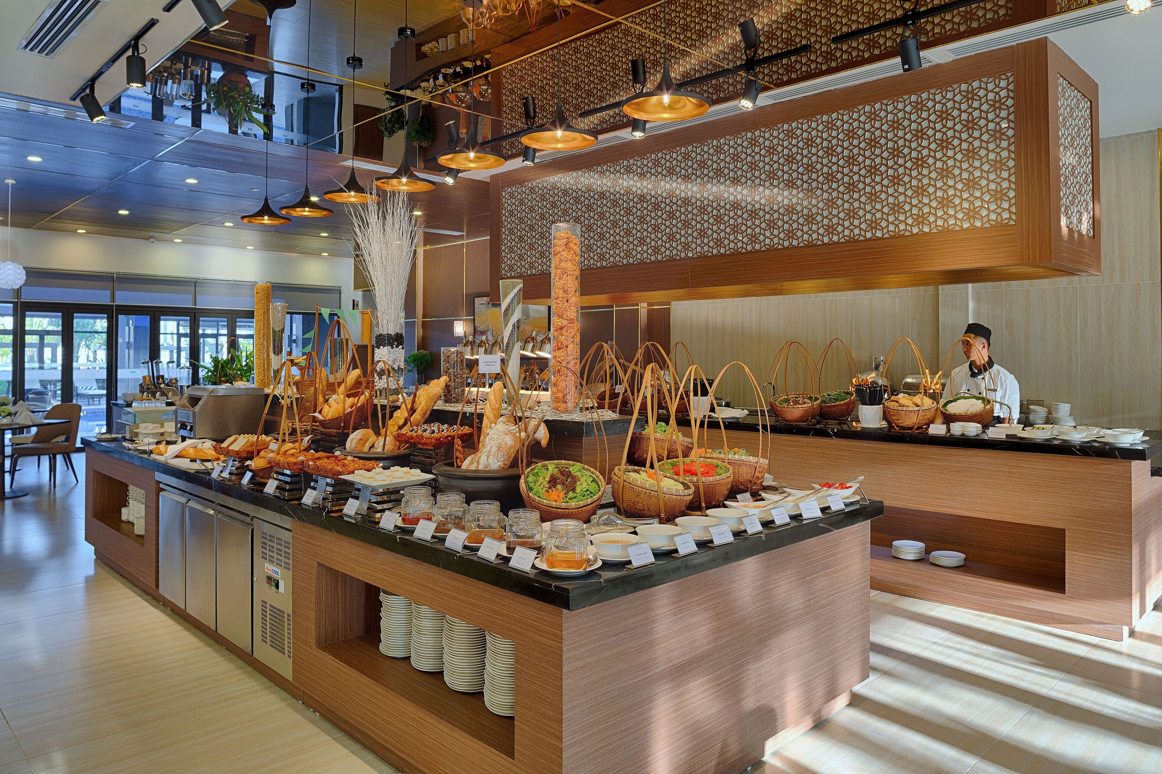 Breakfast, lunch, dinner served; Vietnamese cuisine 