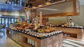 Breakfast, lunch, dinner served; Vietnamese cuisine