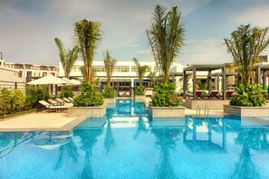 Innenpool, Außenpool, Cabañas (kostenlos), Sonnenschirme
