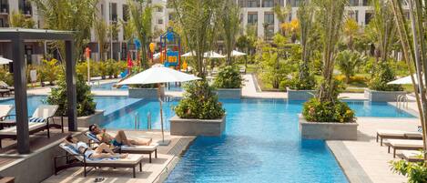 Piscine couverte, piscine extérieure, cabanons gratuits