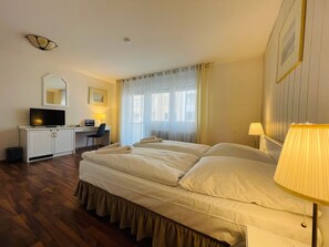 Comfort Double Room, Balcony | Desk, free WiFi, bed sheets