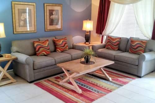 Casa Superior, 4 camere da letto, piscina privata | Area soggiorno | TV
