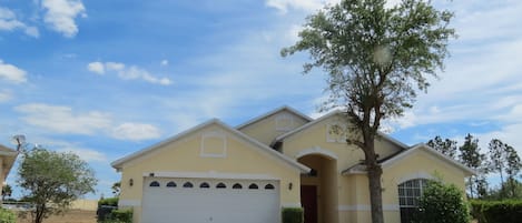 Fachada de la propiedad