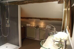 Suite (Jonquille) | Bathroom