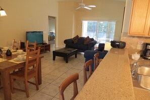 TV - Westridge Area Pool Home (Davenport)