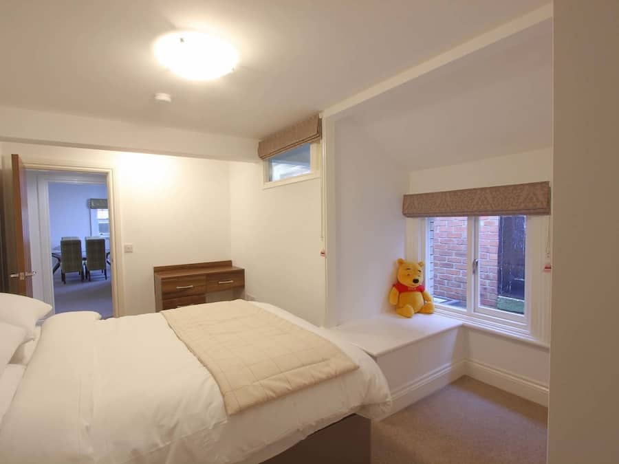 City Apartment, 2 Bedrooms | 1 bedroom, in-room safe, iron/ironing board, free WiFi