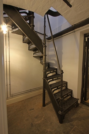 City Duplex, 2 Bedrooms | 1 bedroom, in-room safe, iron/ironing board, free WiFi