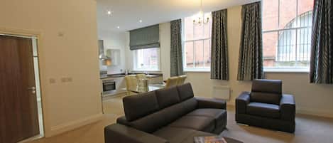 1 bedroom, in-room safe, iron/ironing board, free WiFi