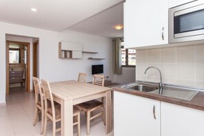 Fridge, microwave, stovetop, cookware/dishes/utensils - Apartamentos Tao Morro Jable (Pajara)