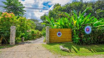 Entrada de la propiedad