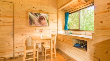 Superior Villa, 1 Queen Bed, Garden View, Garden Area | Private kitchenette | Fridge