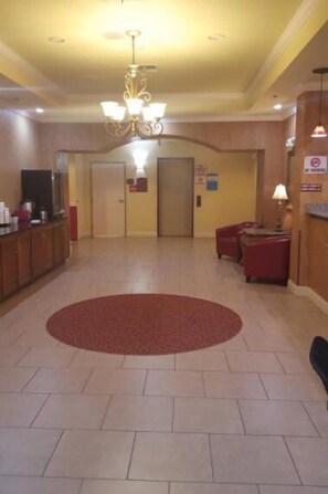 Lobby - Reddy Hotel (Plainview)
