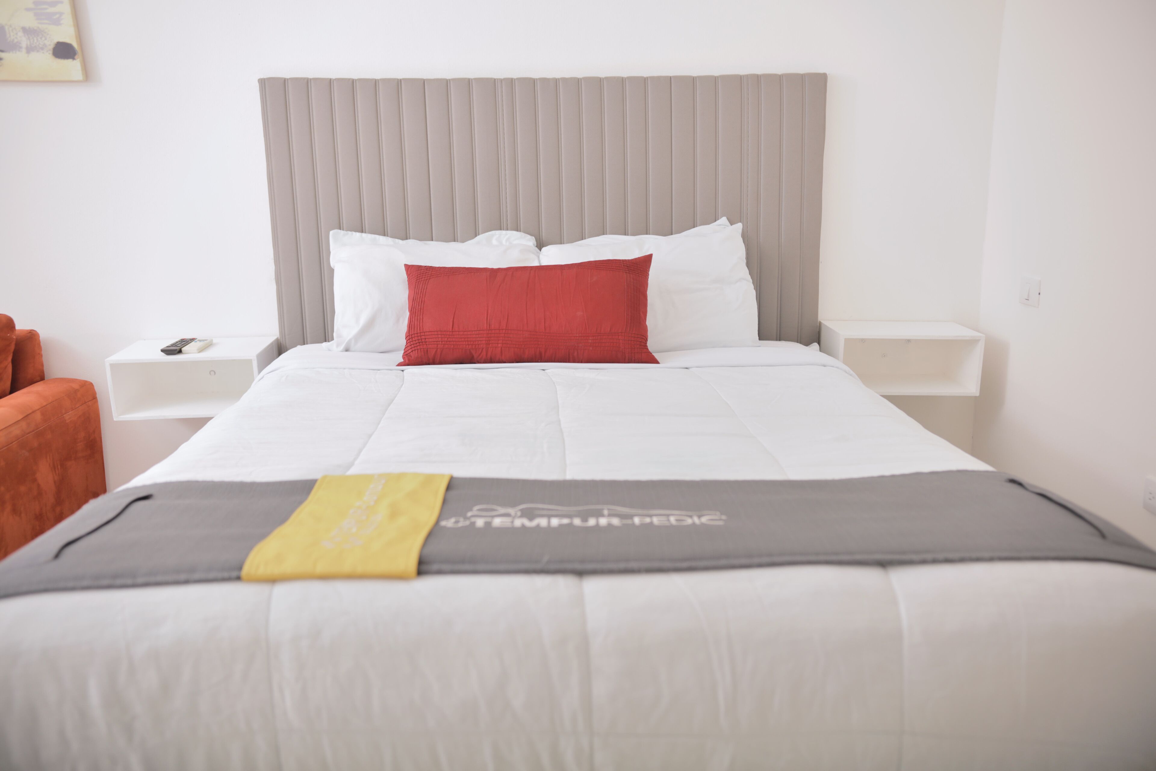 comfort single room, 1 queen bed, private bathroom | 1 bedroom, premium bedding, free wifi, bed sheets