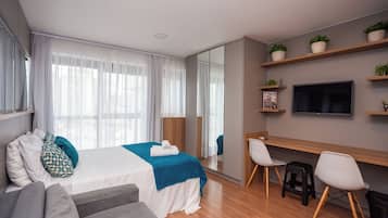 Chalé | Cortinas blackout, Wi-Fi de cortesia, roupa de cama