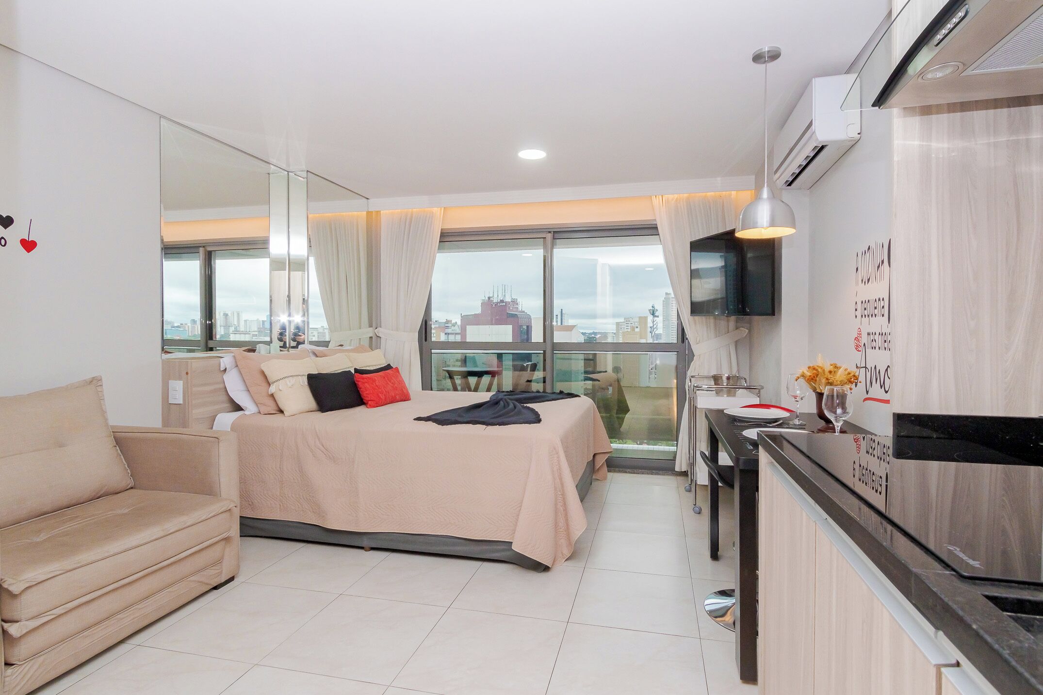 Apartamento | Cortinas blackout, Wi-Fi de cortesia, roupa de cama