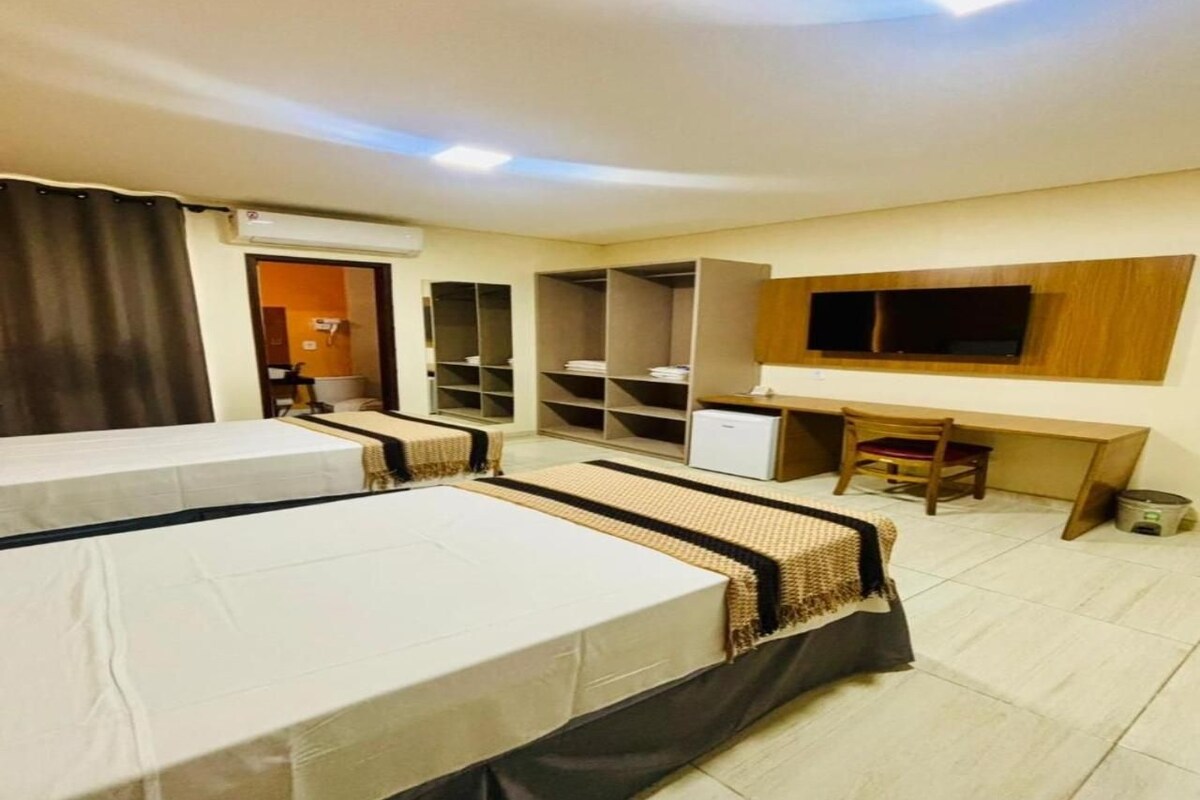 Minibar, skrivebord, blendingsgardiner og lydisolert