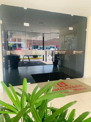 المنشأة من الخارج