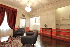 Lobby sitting area - Uffizi Harmony (Florence)