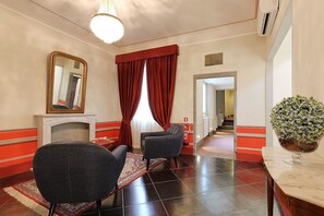 Fireplace - Uffizi Harmony (Florence)