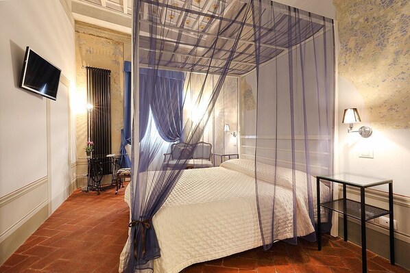 Triple Room, Stair Access Only | Desk, soundproofing, free WiFi - Uffizi Harmony (Florence)