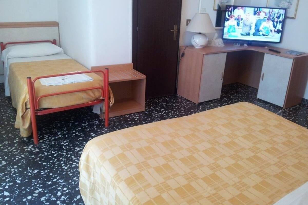 Cofres nos quartos, escrivaninha, Wi-Fi de cortesia
