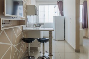 Studiosuite – comfort | Sengetøy av topp kvalitet, skrivebord og blendingsgardiner