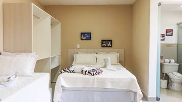 Studio Suite Comfort | Seprai premium, meja kerja, tirai kedap cahaya, dan setrika/meja setrika