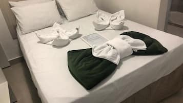 高級寢具、書桌、遮光窗簾/窗簾、熨斗/熨衫板
