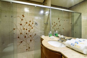 Classic Apartment, 1 Bedroom, Pool Access, Pool View | Bathroom | Shower, free toiletries, towels - All in Rio Silence and Tranquility in Ipanema (Rio de Janeiro)
