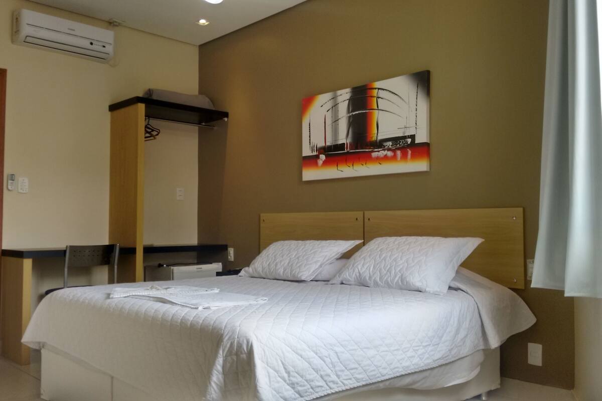 Business Suite, 1 Bedroom, Non Smoking, Mountain View | 1 bedroom, minibar, desk, free cots/infant beds