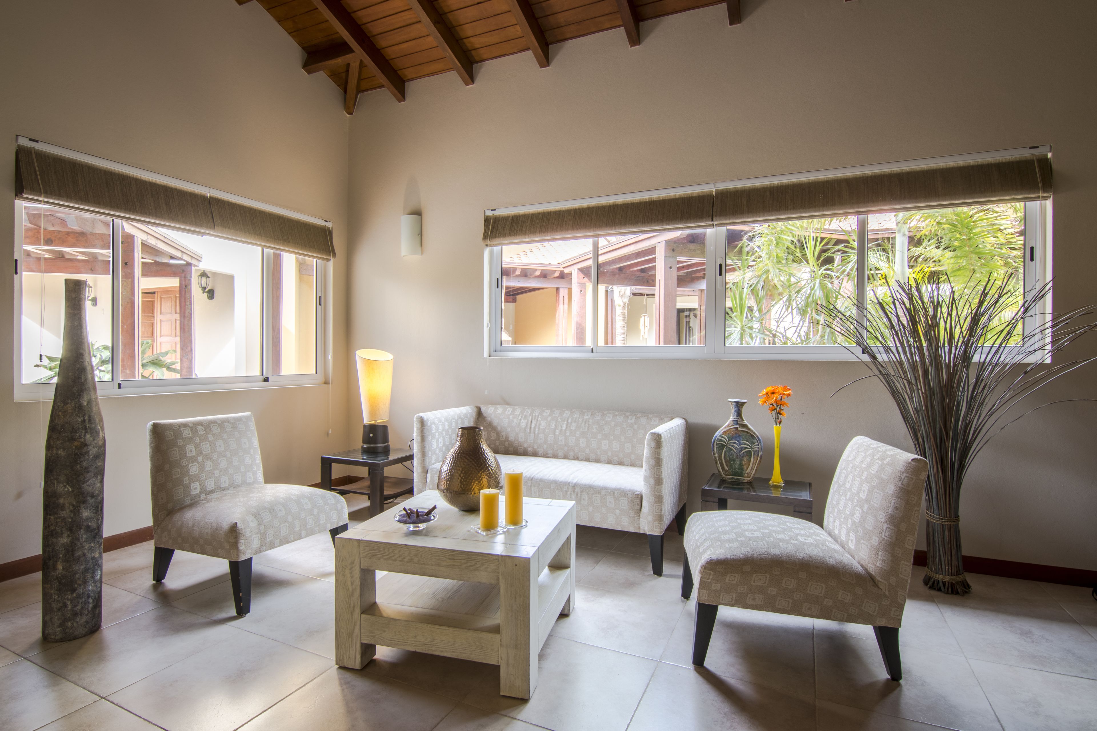 family house, 2 bedrooms, kitchen, poolside | living room