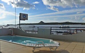Outdoor pool - Hotel Mirante da Ilha (Santarém)