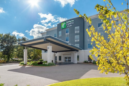Holiday Inn Express & Suites Memphis Arpt Elvis Presley Blv by IHG