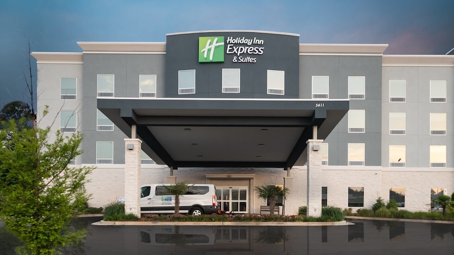 Holiday Inn Express & Suites Memphis Arpt Elvis Presley Blv by IHG