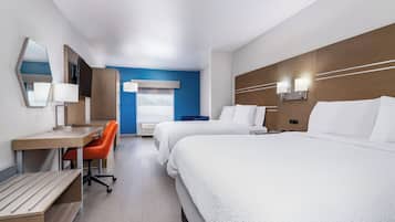 Työpöytä, pimennysverhot, silitysrauta/-lauta, lisävuoteet