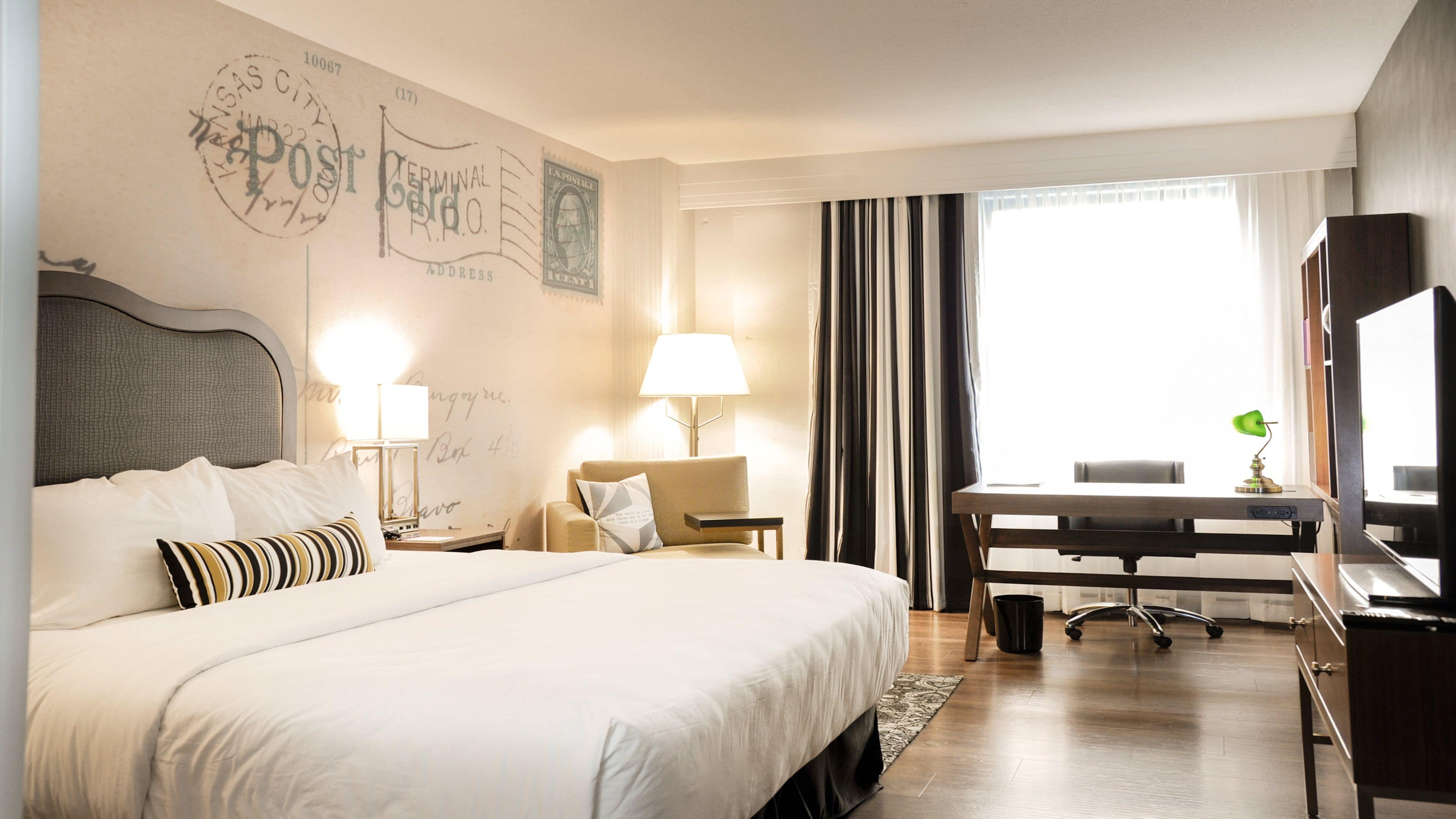 premium room, 1 king bed | in-room safe, desk, laptop workspace, soundproofing