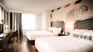 標準客房, 2 張加大雙人床, 無障礙 (Communications, Roll-In Shower) | 客房內保險箱、書桌、筆電工作空間、遮光布/窗簾