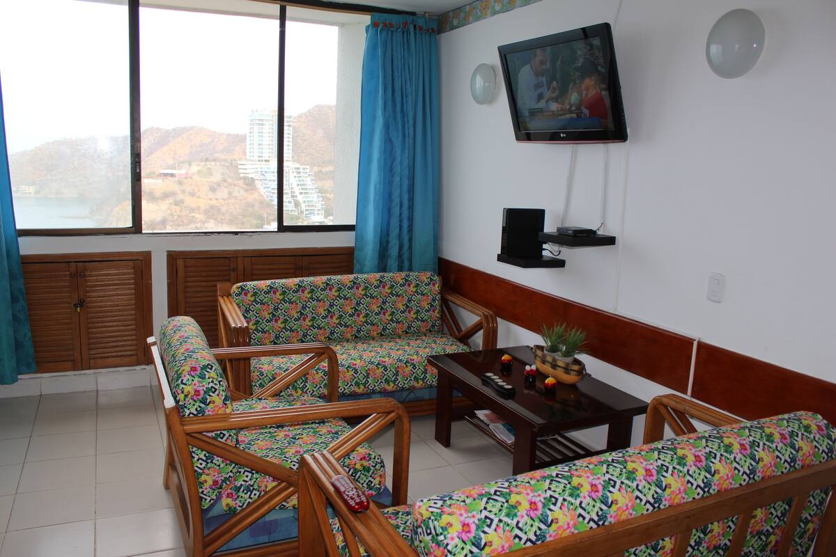 Classic Apartment, 2 Bedrooms, Sea View (SMR712A)