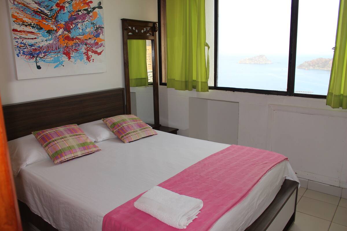 Comfort Apartment, 2 Bedrooms, Ocean View (SMR711A)