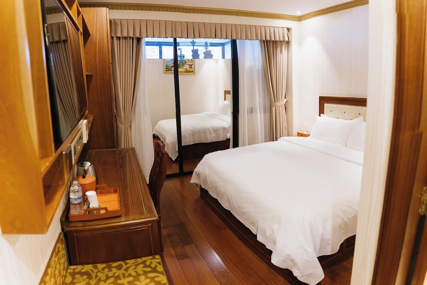 Deluxe Room, 1 King Bed | In-room safe, desk, blackout drapes, iron/ironing board