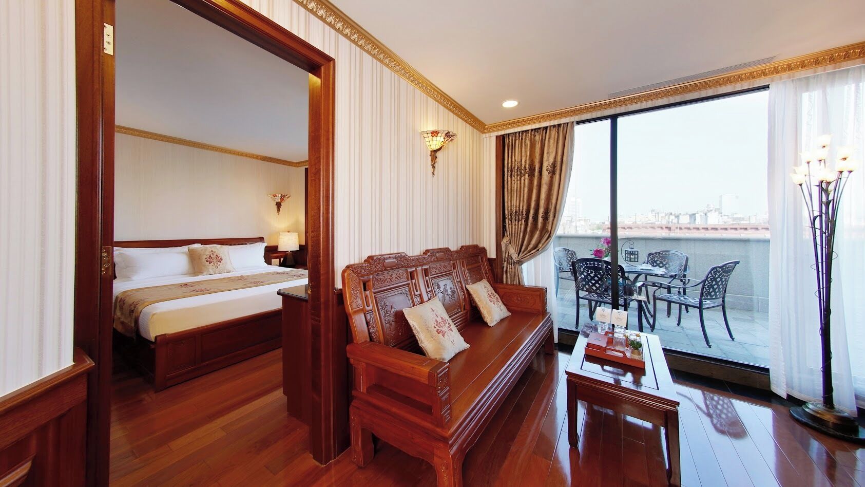 Executive Room, 1 King Bed | In-room safe, desk, blackout drapes, iron/ironing board