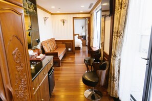 Flat-screen TV - The Allen Hotel (New York)
