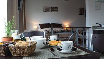 Apartment (2-3 People) | In-room dining